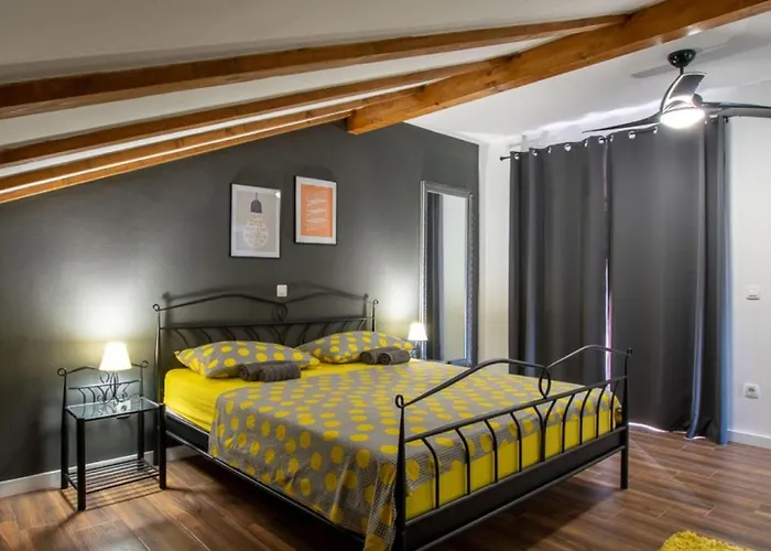 Miamare By Guide Buk Vlaka