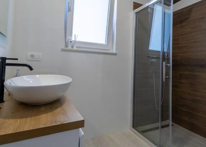 Villa Miamare By Guide Buk Vlaka