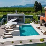 Villa Miamare By Guide *