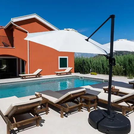 Villa Miamare By Guide Buk Vlaka