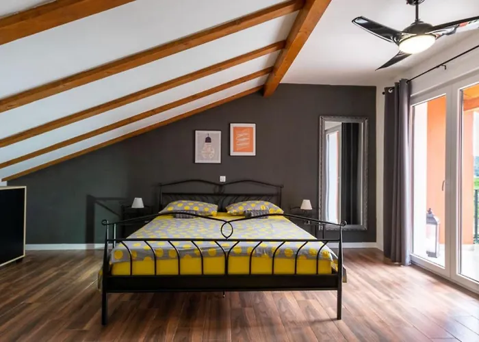 Miamare By Guide Villa